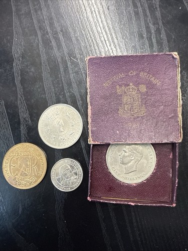 Five shilling coin golden - five,