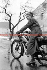 F019545 German nurse conducts