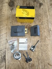 Yale 81 Roller Bolt Nightlatch Grey Yale BS Cylinder 2 Keys B- 81 -DMG-PC-60