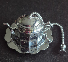 Vintage Metal Teapot Shaped Loose Tea Leaf Infuser with Chain & Base Tray