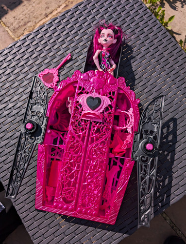 Monster high draculaura coffin - high,