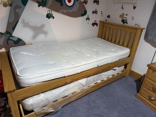 Wooden trundle bed with - trundle,