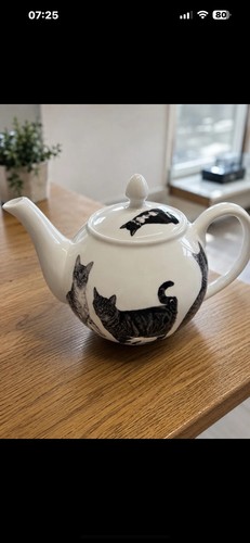 Roy kirkham cup - cat, teapot
