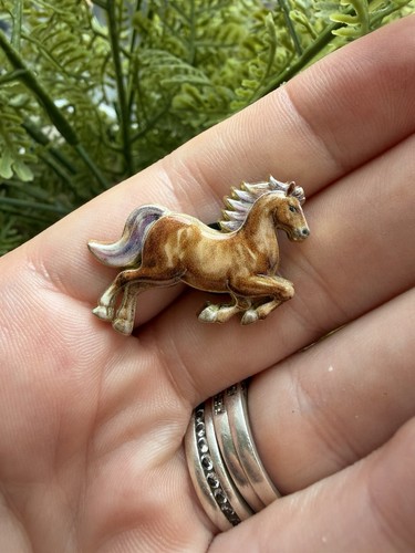 Pretty horse enamel pin badge - pin,