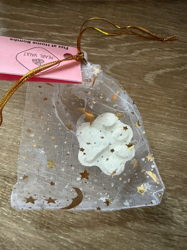 Akoya pearl bombs fizz at - 'bombs',,