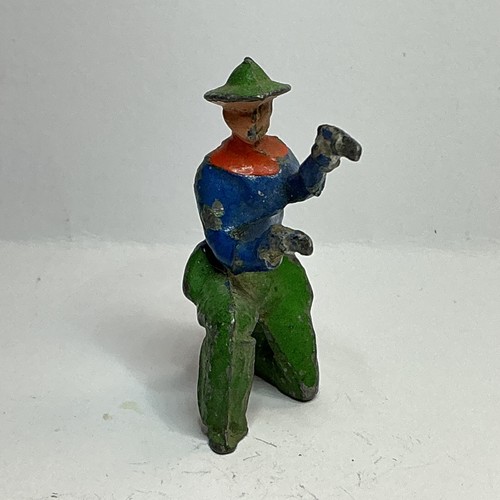 Crescent cowboy kneeling - cowboy,