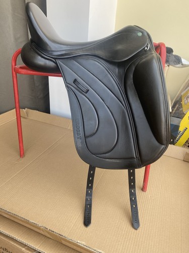 Crosby dressage saddle - crosby,