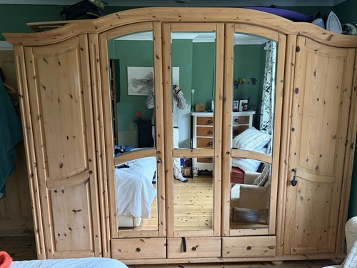 Large cupboard - ,