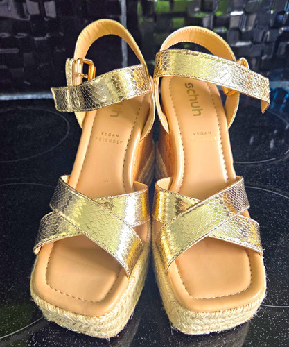 Schuh gold snake skin wedge - gold,