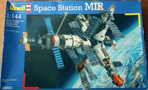 Revell 144 scale mir - revell,