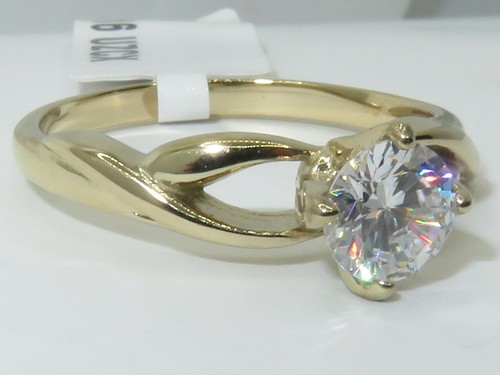 Ladies solitaire gold ring - , cz