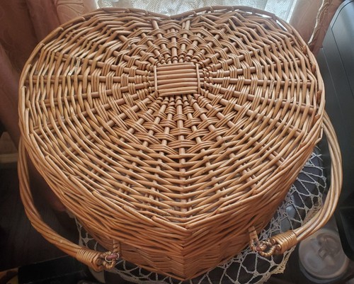 Large heart shaped wicker - large,