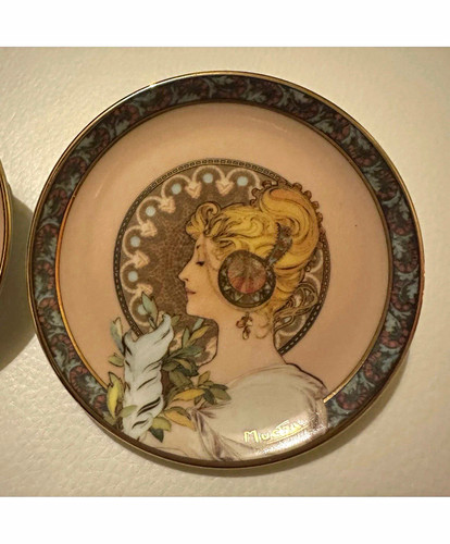Only feather for you mucha - only,