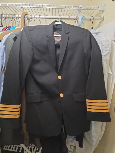 Avianca airlines pilot - avianca, uniform