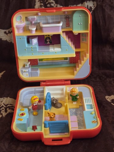 Polly pocket town - pocket,