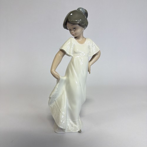 Lladro nao how - lladro, girl