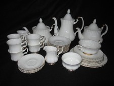 Royal Albert Val D'Or Pattern