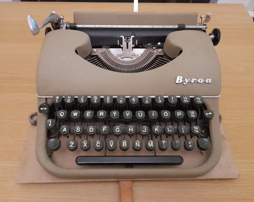 Vintage 1950s byron portable - vintage,