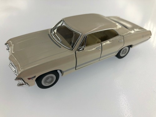 Kinsmart chevy 1967 - 5",