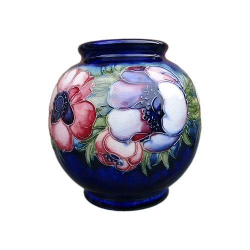 Moorcroft anemone blue - anemone, on