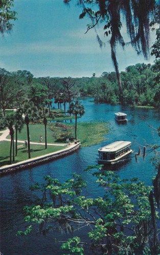 Tourist boats silver river - on,
