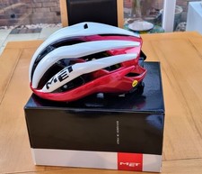 MET TRENTA MIPS CYCLING HELMET. SIZE M. RARE COLOUR. NEW WITH TAGS