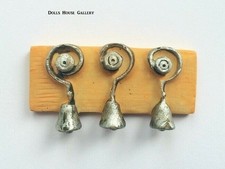Three Servant Bells,  Dolls