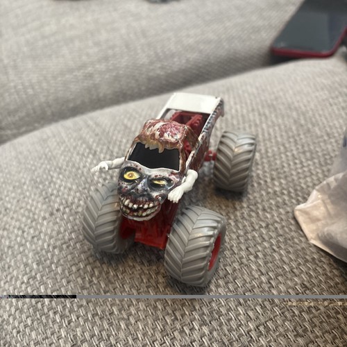 Monster jam zombie scale - 1:64,