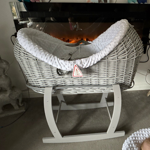 White wicker oval moses - oval,