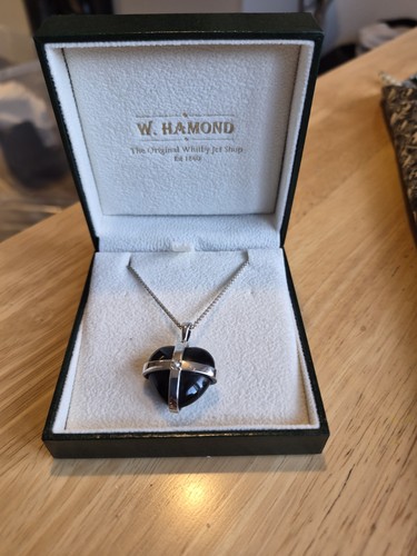 Hamond whitby jet heart - jet,