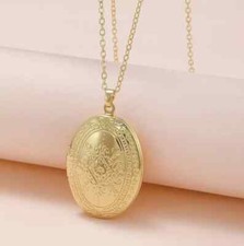 18K Gold Oval Vintage Pattern