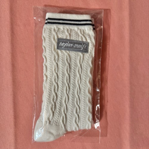 Taylor swift folklore - swift, cardigan
