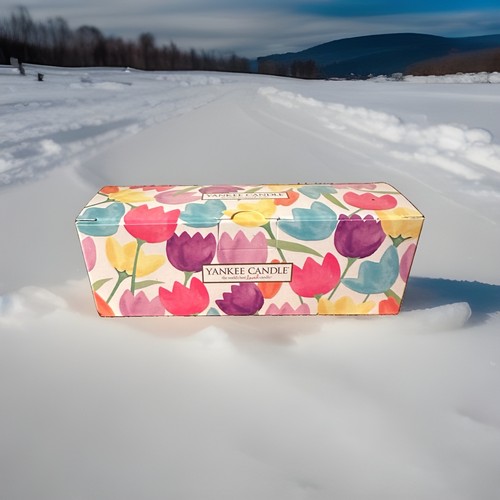 Yankee candle gift box with - candle,