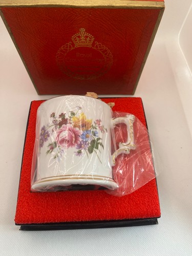 Royal crown derby - royal, posies