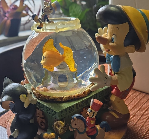 Disney pinocchio snowglobe - pinocchio,