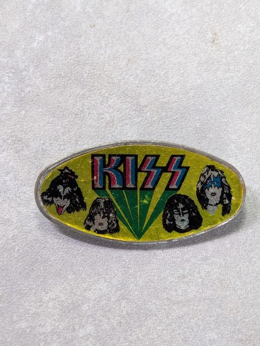 Vintage kiss pin - 80's,