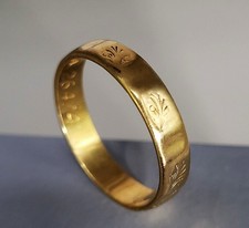 22 Carat Engraved Wedding Ring. Birmingham 1976. 3.5 g. Size O.  Ref:*aood.