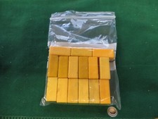 VINTAGE BRITAINS LTD FARM TOYS MIXED SMALL SQUARE HAY / STRAW BALES X 15 1:32 UK