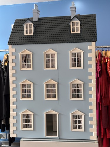 Dartmouth storey dolls house - dartmouth,