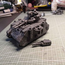 Warhammer 40k Predator tank Space Marine Adeptus Astartes - Poor assembly