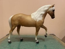Breyer Traditional Palomino Model Horse Tesoro, El Pastor, Paso Fino, #867