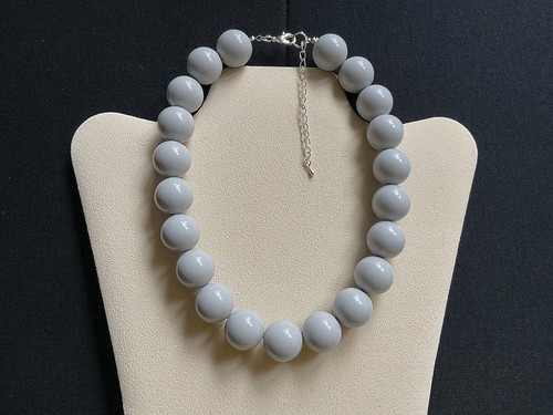 Chunky light grey - light, beads