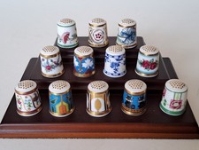 ROYAL DOULTON FULL SET OF MINTON BICENTENARY 1793-1993 THIMBLES & WOODEN STAND