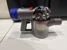 Dyson V8