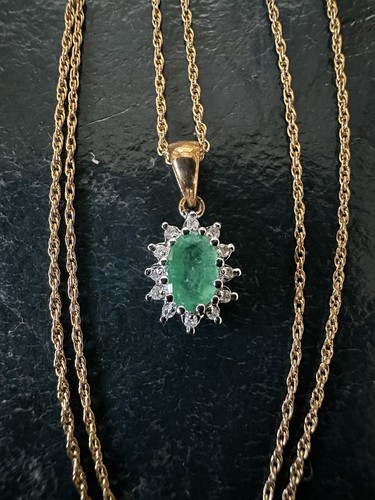 Vintage 9ct gold - gold, emerald