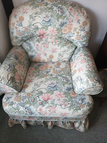 Cottage searer sofa and - 2,