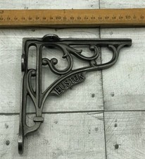 PAIR OF SHELF BRACKETS CAST