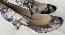 Womens Size 5 Floral Satin