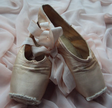 Pointe Shoes Timeworn Pink