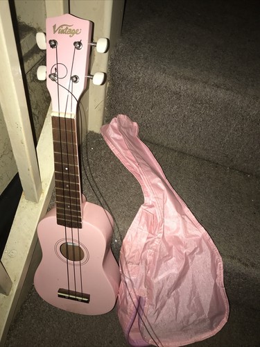 Vintage ukulele vuk20pink one - ukulele,